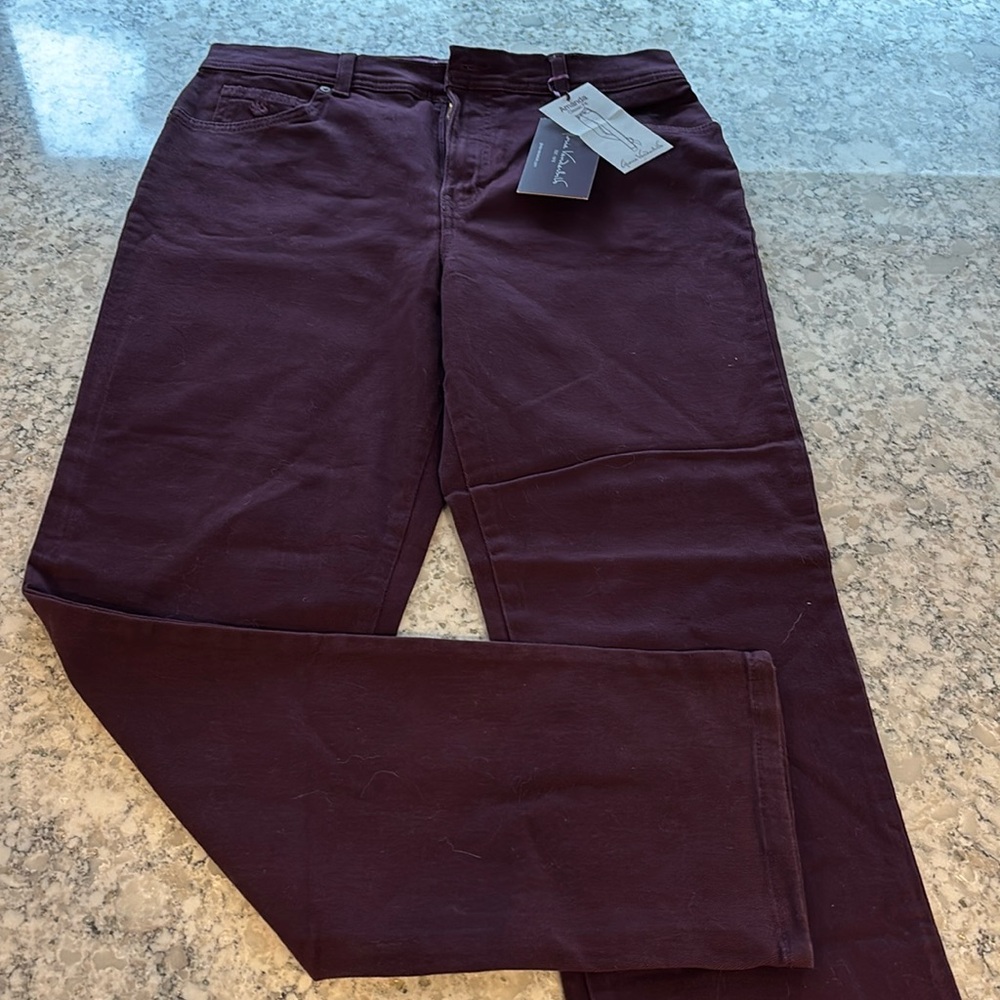 Gloria Vanderbilt jeans, cranberry in color. Size 10, stretch, average length
